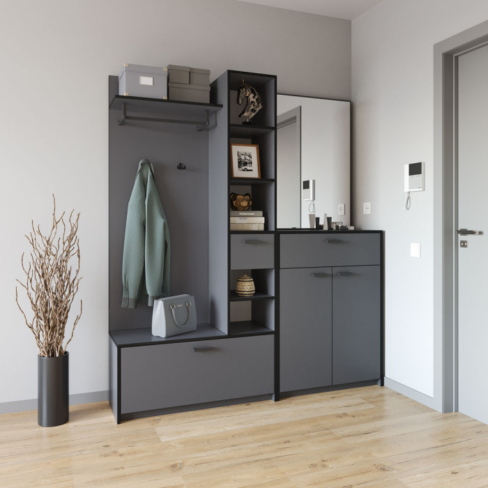 Прихожая со штангой для одежды и крючками