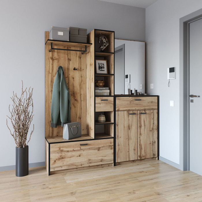 Прихожая со штангой для одежды и крючками