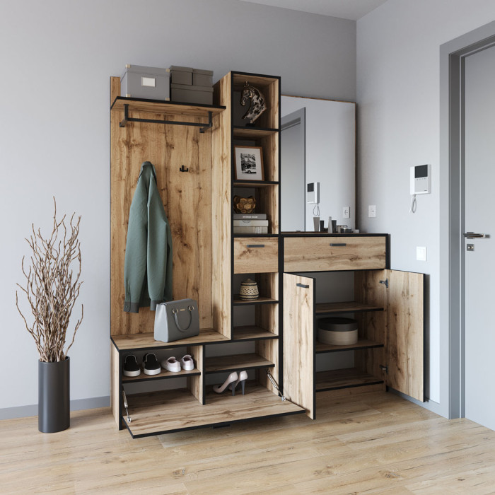 Прихожая со штангой для одежды и крючками