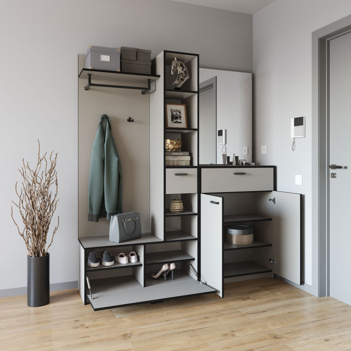 Прихожая со штангой для одежды и крючками