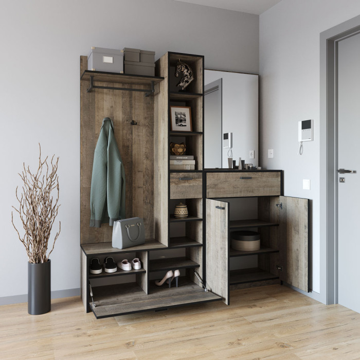 Прихожая со штангой для одежды и крючками