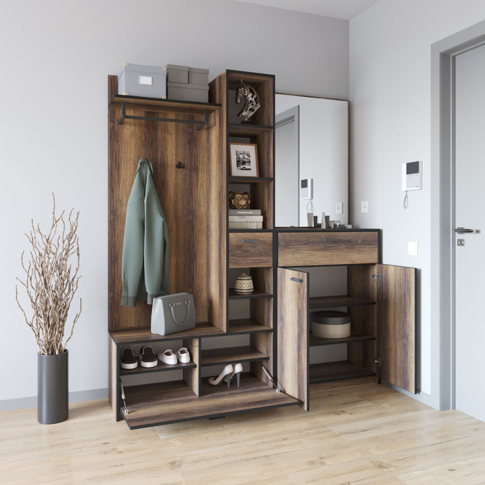 Прихожая со штангой для одежды и крючками