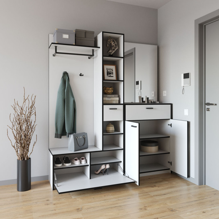 Прихожая со штангой для одежды и крючками