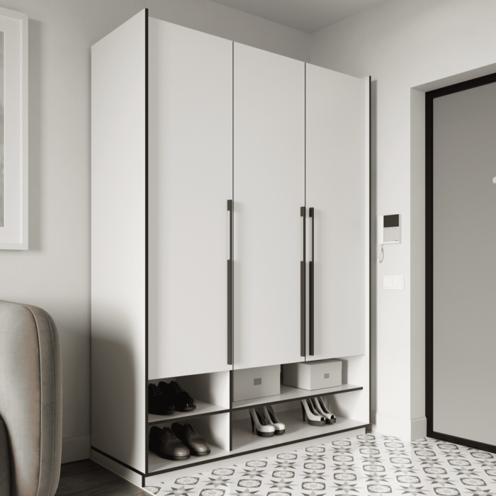 Шафа розпашна з полицями на 3 дверки