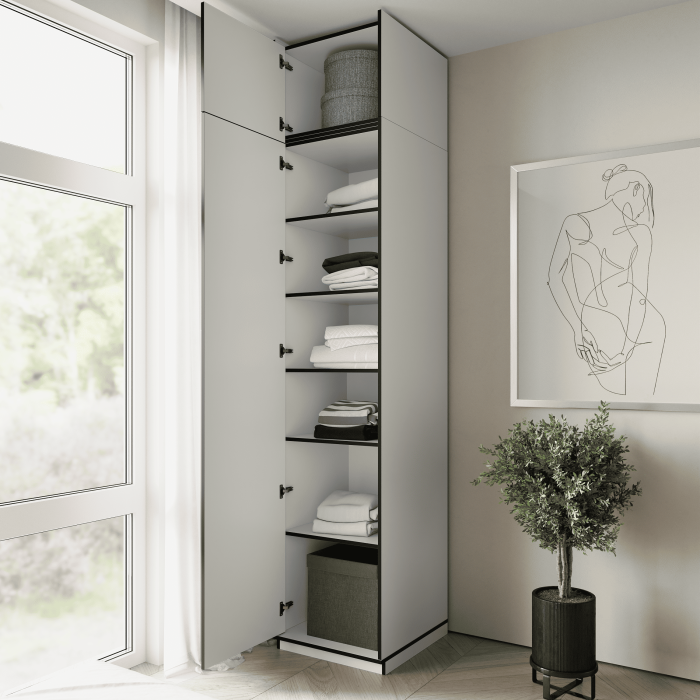 Шафа-пенал розпашна на одну дверку з полицями