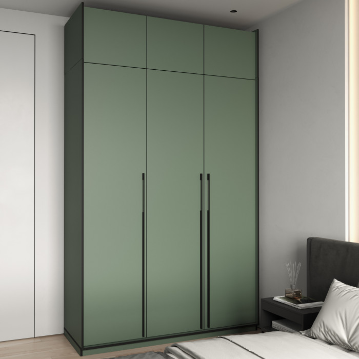 Шафа розпашна на 3 дверки з полицями