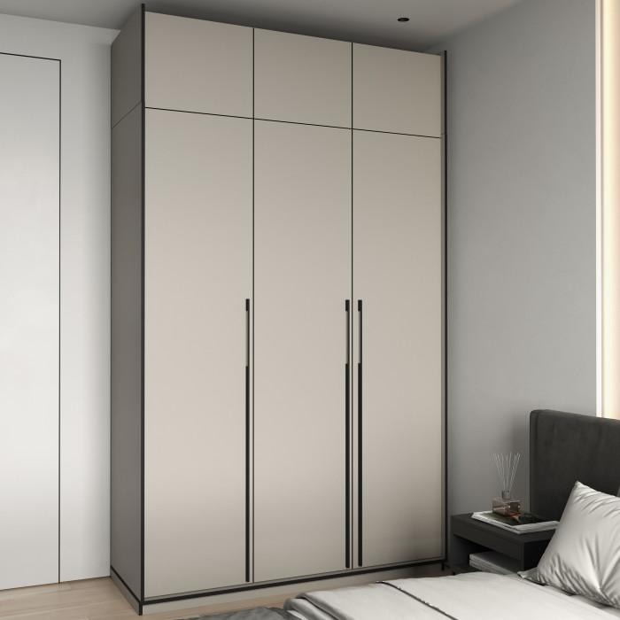 Шафа розпашна на 3 дверки з полицями