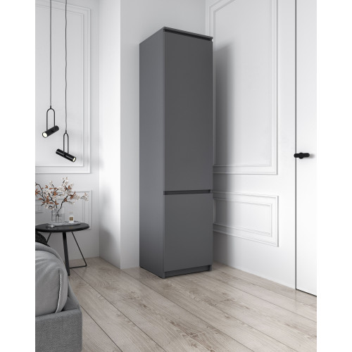 Шафа-пенал для одягу закритий з полицями