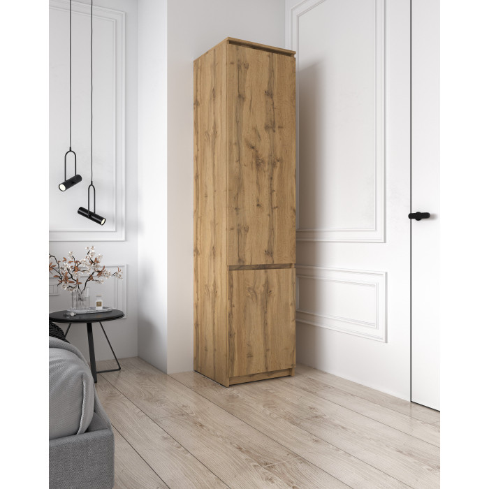 Шафа-пенал для одягу закритий з полицями