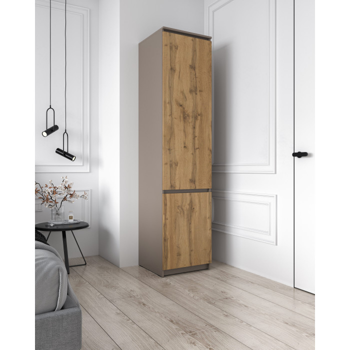 Шафа-пенал для одягу закритий з полицями