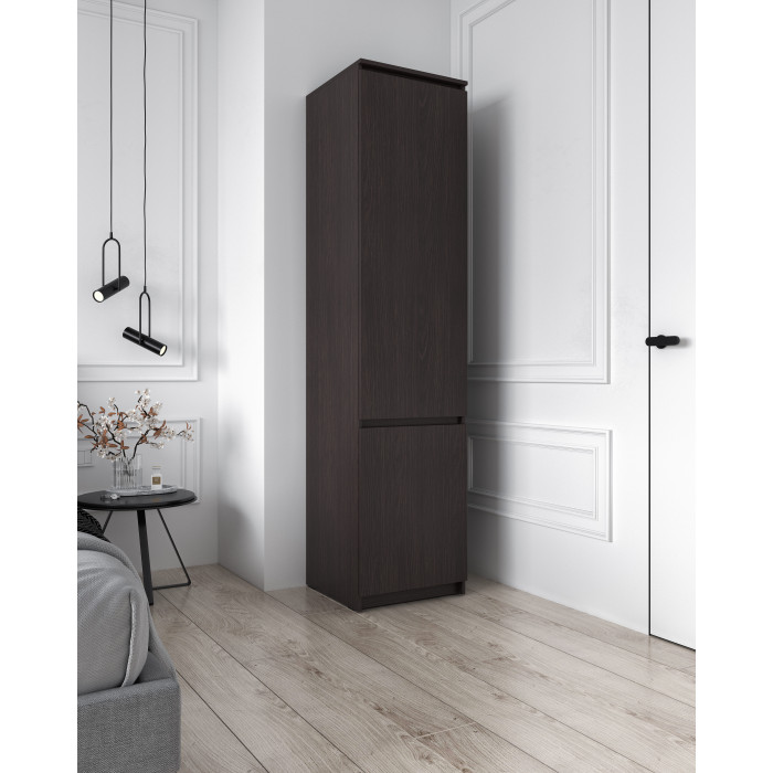 Шафа-пенал для одягу закритий з полицями