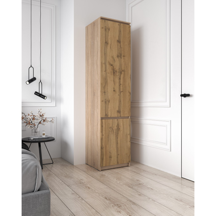 Шафа-пенал для одягу закритий з полицями